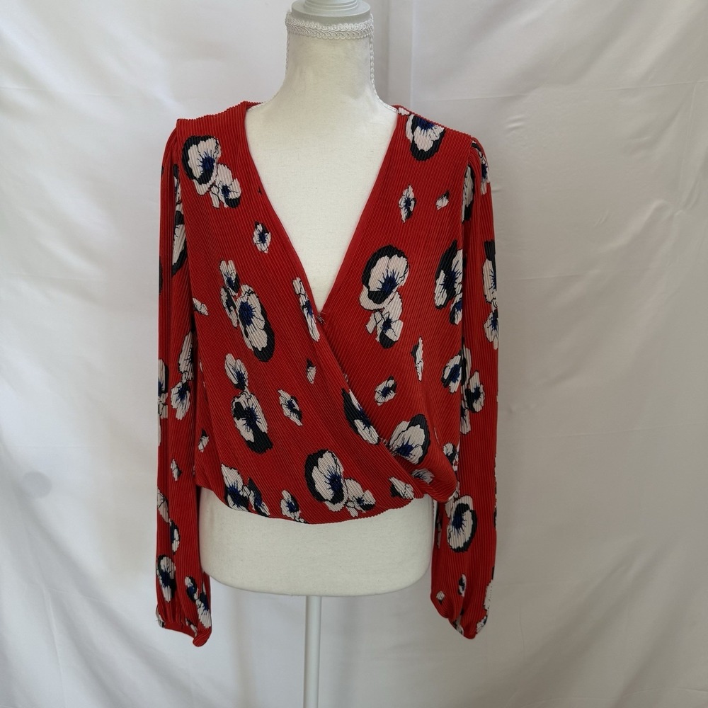 ASTR the Label Puff Sleeve Bubble Hem Blouse Red Floral Women's Size Large